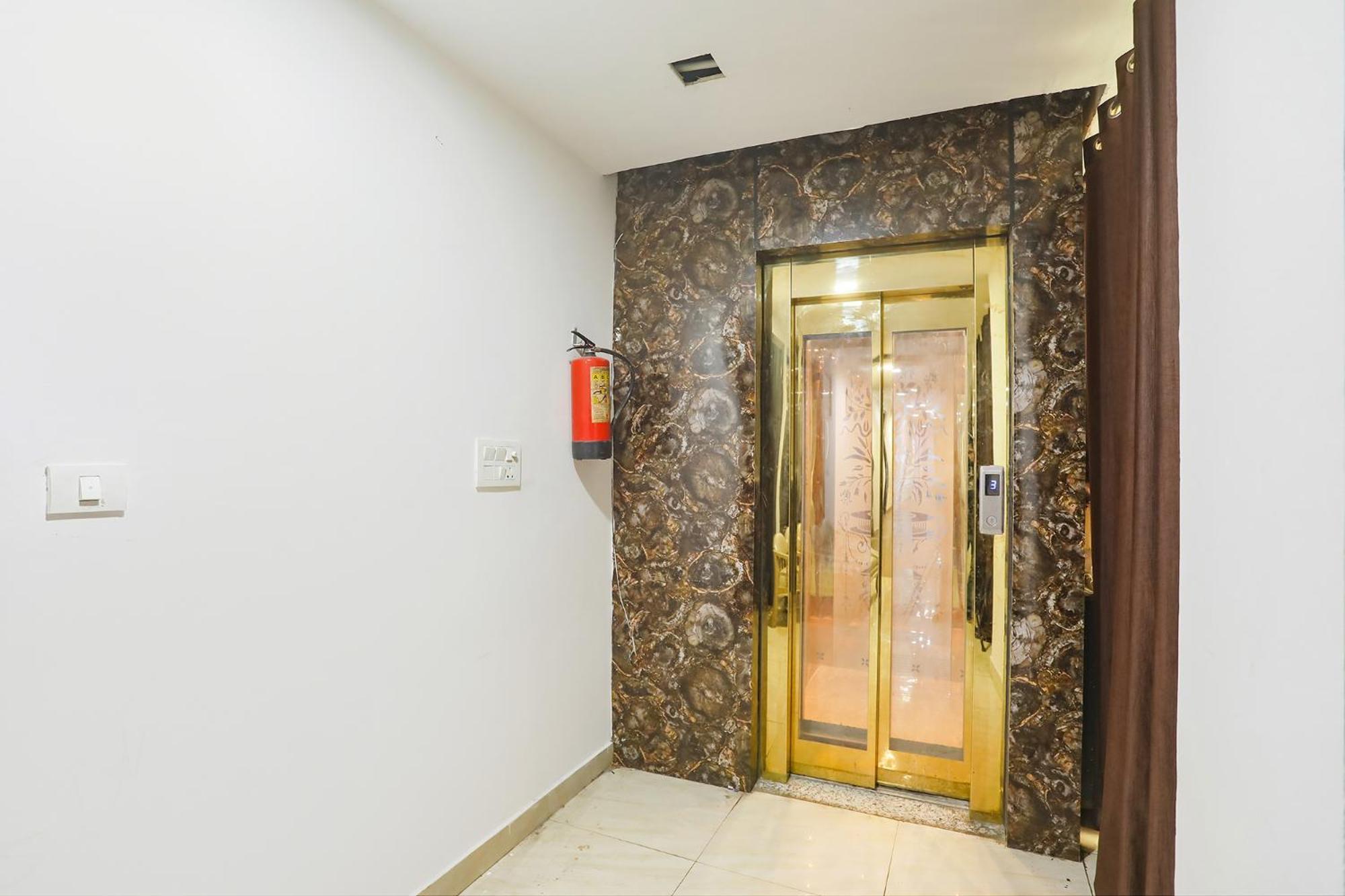 Hotel Fabexpress The Arrow Nowe Delhi Zewnętrze zdjęcie